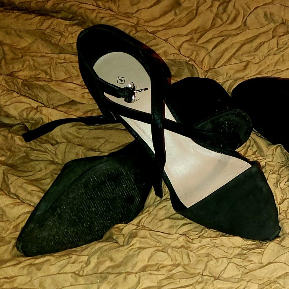 Heels - Picture 2 of 3